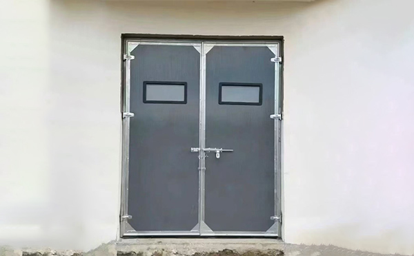 华州工业门在高温作业区域的运行表现